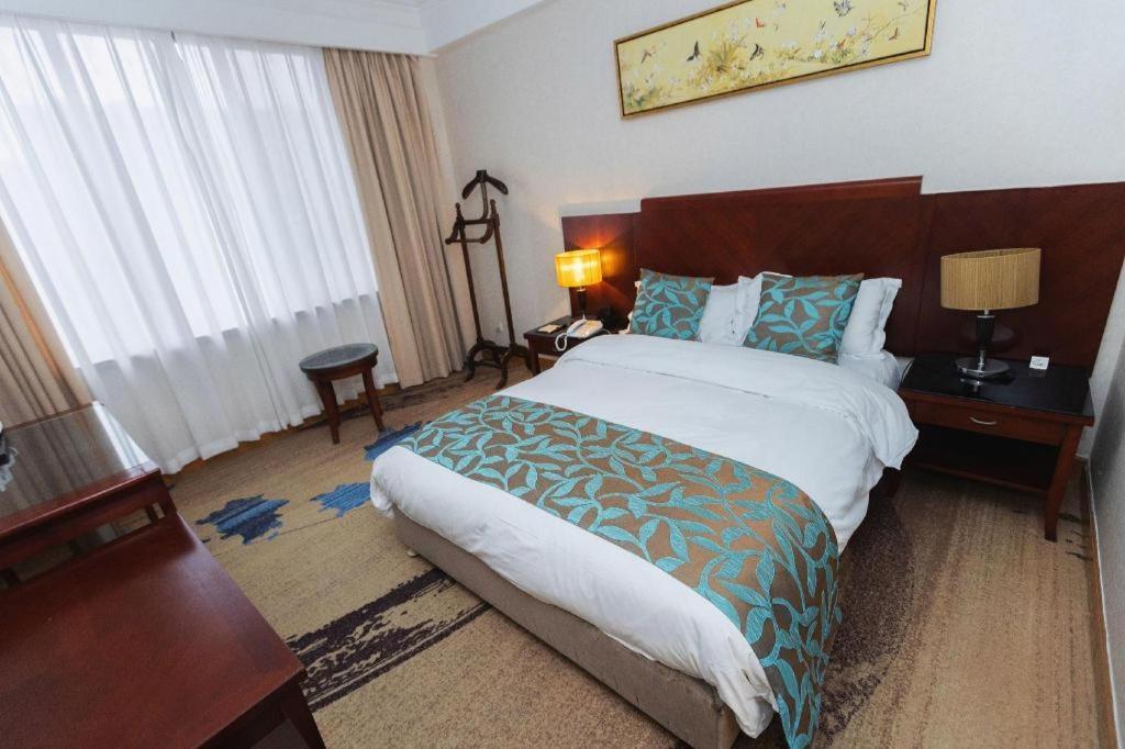 Qingdao Royal Garden Hotel Extérieur photo