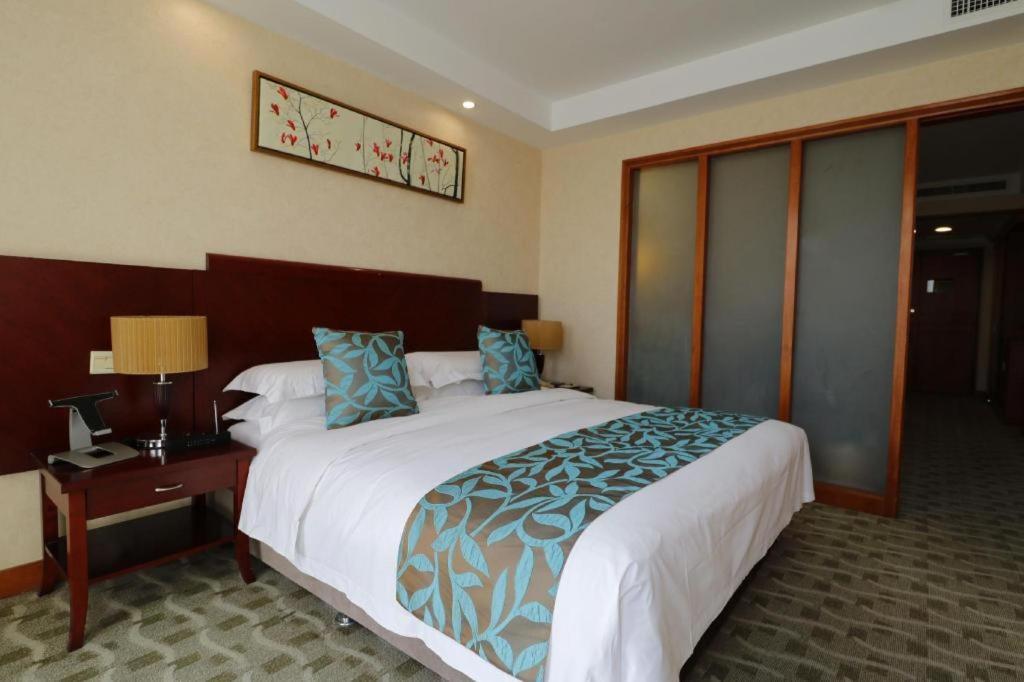 Qingdao Royal Garden Hotel Extérieur photo