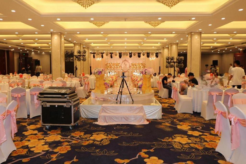 Qingdao Royal Garden Hotel Extérieur photo