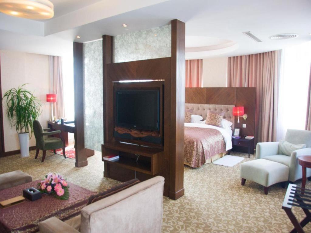 Qingdao Royal Garden Hotel Extérieur photo