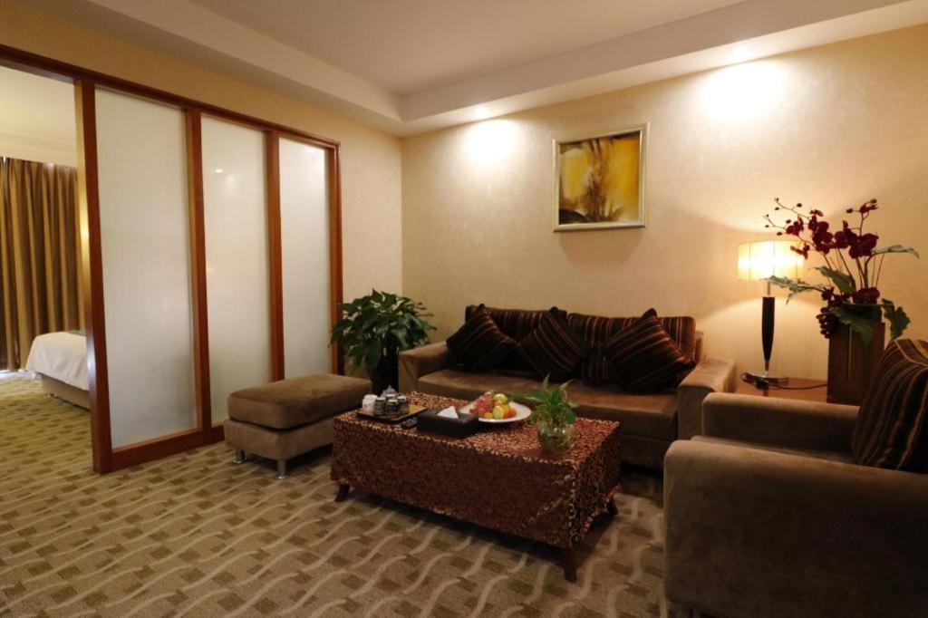 Qingdao Royal Garden Hotel Extérieur photo