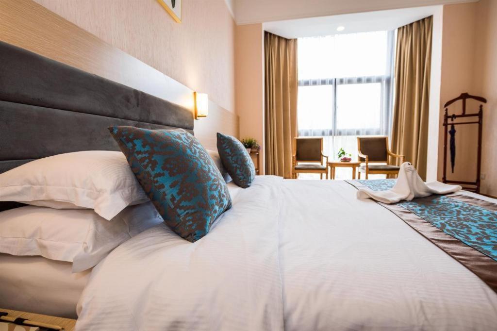 Qingdao Royal Garden Hotel Extérieur photo